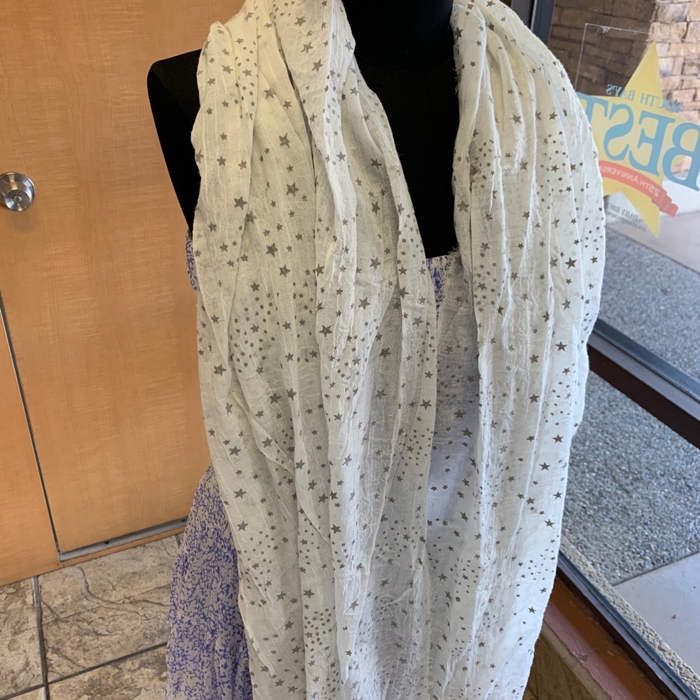 Scarf 🧣 - Picture 4 of 4